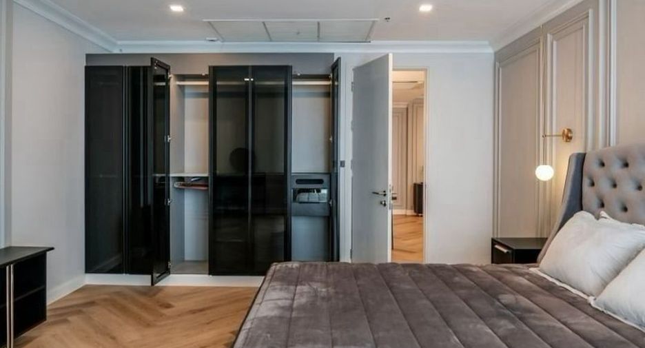 For rent 3 bedrooms condo in Khlong Toei, Bangkok