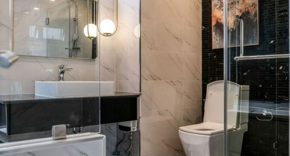 For rent 3 bedrooms condo in Khlong Toei, Bangkok