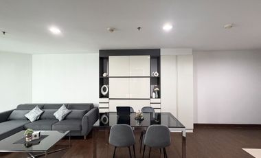 For rent 2 bedrooms condo in Huai Khwang, Bangkok