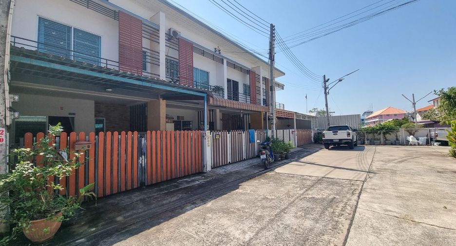 Reihenhaus zum Kauf mit 2 Zimmer in Mueang Chon Buri, Chonburi