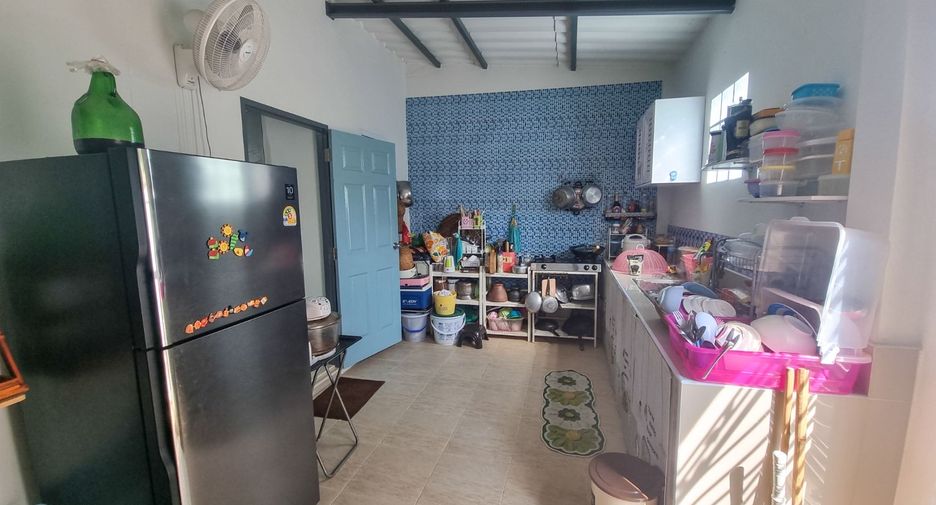 À vendre 3 chambres maison de ville à Mueang Chon Buri, Chonburi