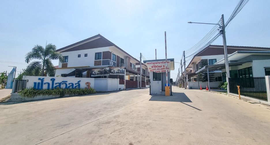 À vendre 3 chambres maison de ville à Mueang Chon Buri, Chonburi