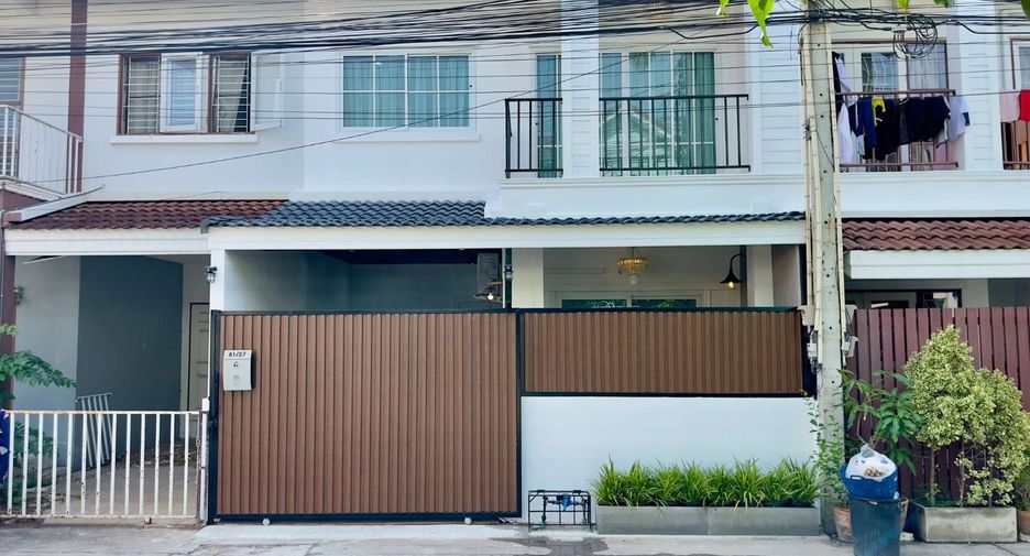 À vendre 3 chambres maison de ville à East Pattaya, Pattaya