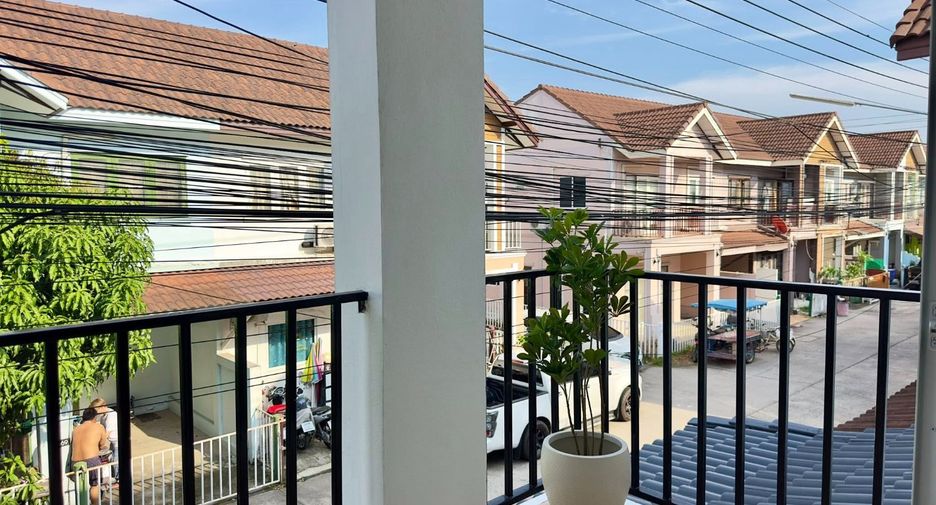 À vendre 3 chambres maison de ville à East Pattaya, Pattaya