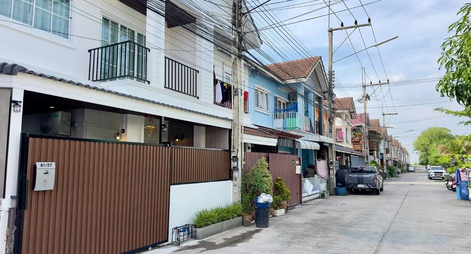 À vendre 3 chambres maison de ville à East Pattaya, Pattaya