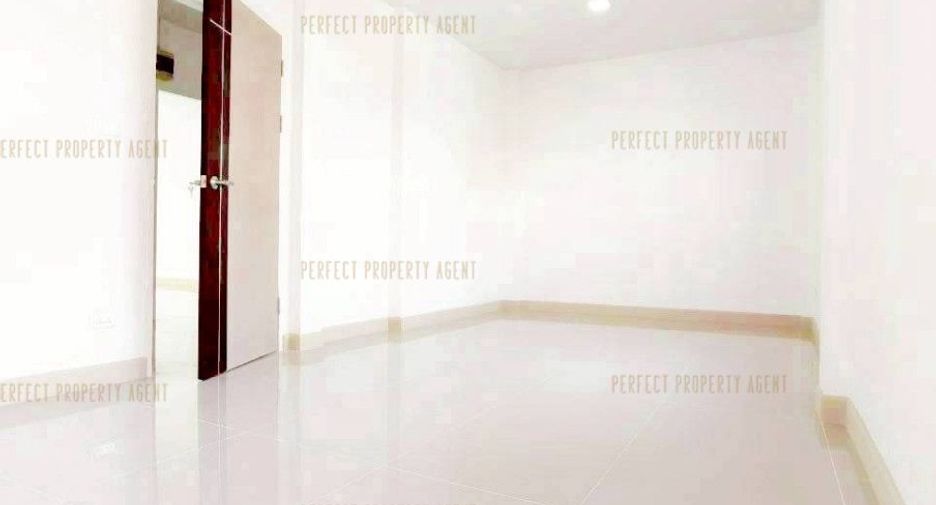 For sale 3 bedrooms townhouse in Mueang Nonthaburi, Nonthaburi