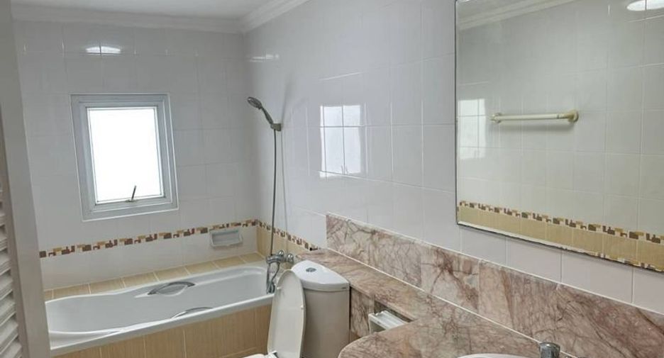 À vendre 4 chambres maison à Sattahip, Chonburi