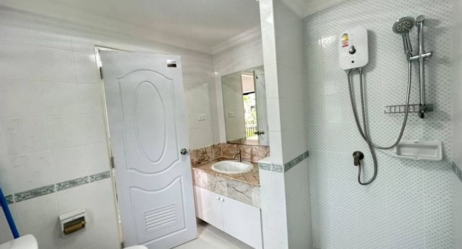 À vendre 4 chambres maison à Sattahip, Chonburi