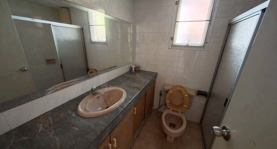 For sale 3 bedrooms house in Sattahip, Chonburi