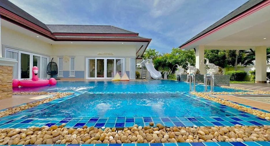 Villa en alquiler y en venta de 4 habitaciones en Huay Yai, Pattaya