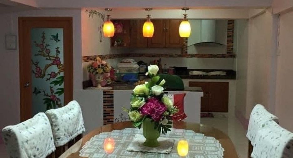 Casa adosada en venta de 3 habitaciones en Mueang Nakhon Si Thammarat, Nakhon Si Thammarat