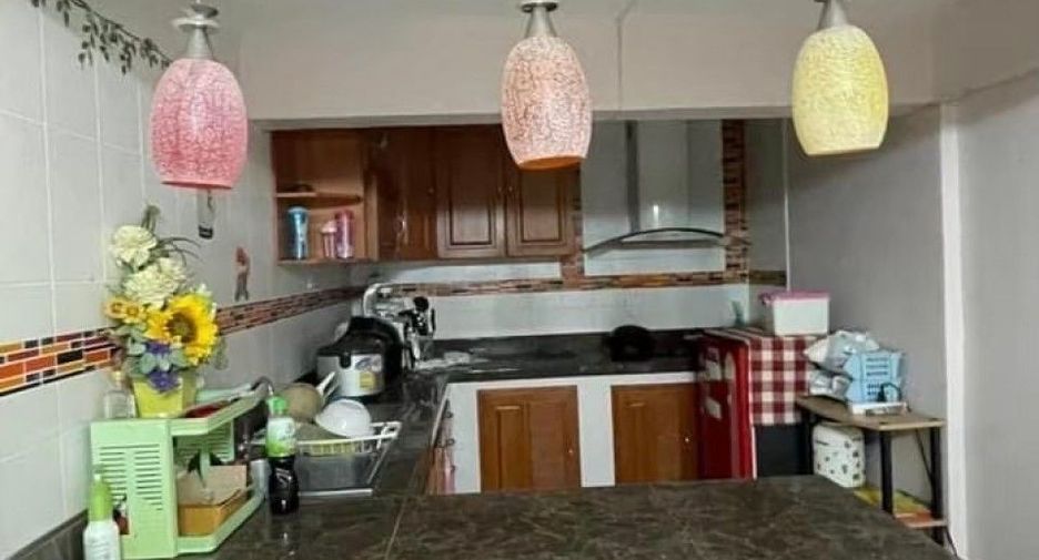 Casa adosada en venta de 3 habitaciones en Mueang Nakhon Si Thammarat, Nakhon Si Thammarat