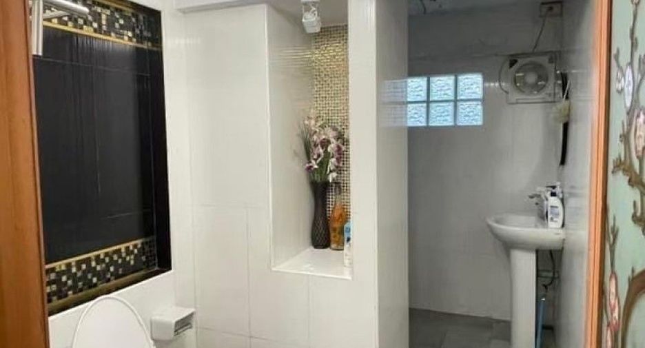 Casa adosada en venta de 3 habitaciones en Mueang Nakhon Si Thammarat, Nakhon Si Thammarat