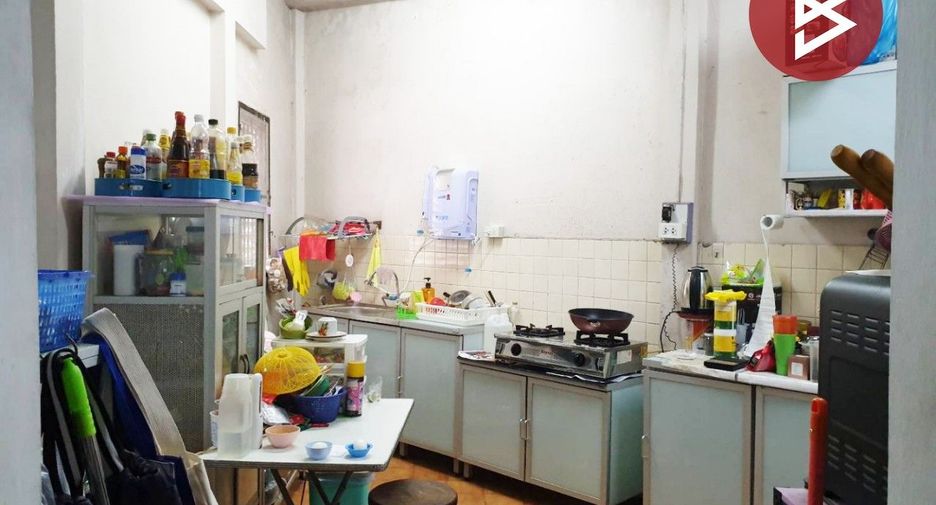 Haus zum Kauf mit 5 Zimmer in Huai Khwang, Bangkok