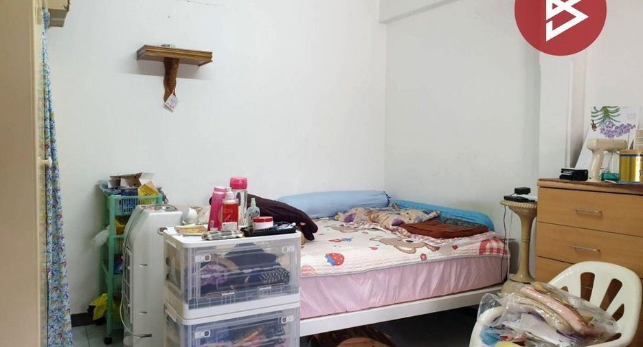 Haus zum Kauf mit 5 Zimmer in Huai Khwang, Bangkok