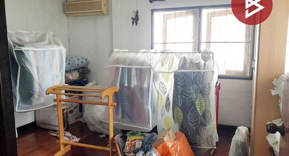 Haus zum Kauf mit 5 Zimmer in Huai Khwang, Bangkok