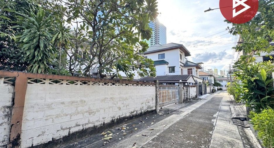 Haus zum Kauf mit 5 Zimmer in Huai Khwang, Bangkok
