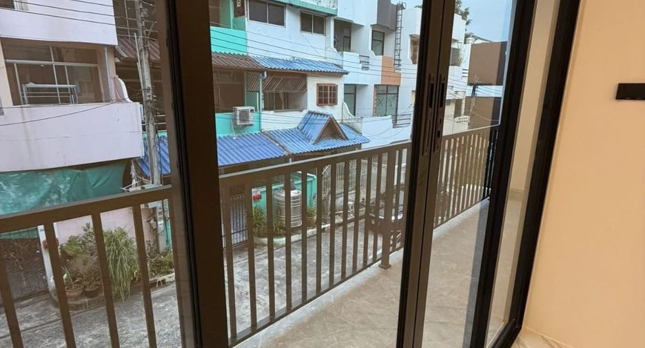 For sale 4 bedrooms townhouse in South Pattaya, Pattaya