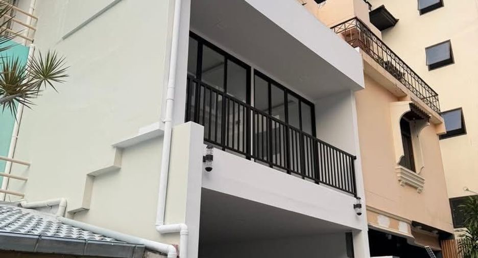 For sale 4 bedrooms townhouse in South Pattaya, Pattaya