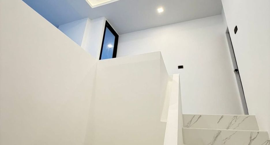 For sale 4 bedrooms townhouse in South Pattaya, Pattaya