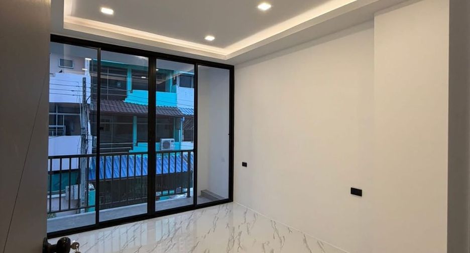 For sale 4 bedrooms townhouse in South Pattaya, Pattaya
