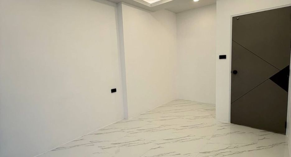 For sale 4 bedrooms townhouse in South Pattaya, Pattaya