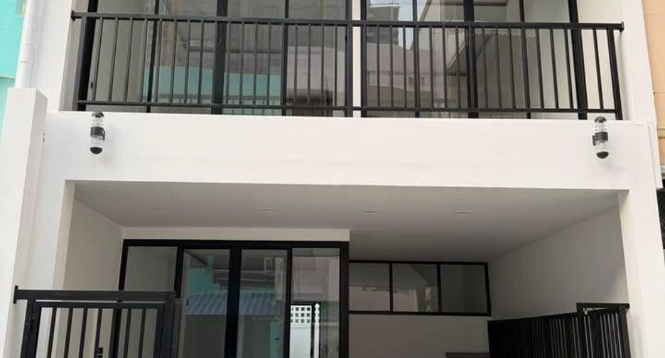 For sale 4 bedrooms townhouse in South Pattaya, Pattaya