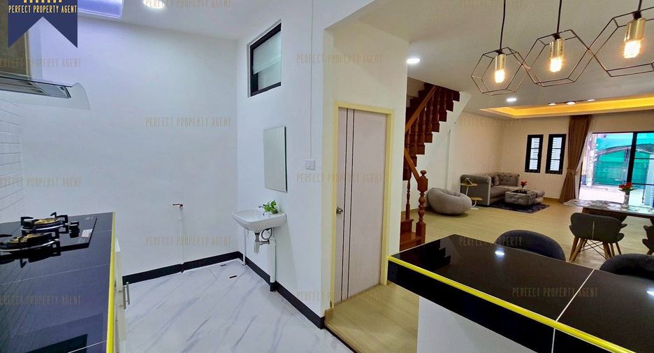 For sale 3 bedrooms townhouse in Khlong Sam Wa, Bangkok