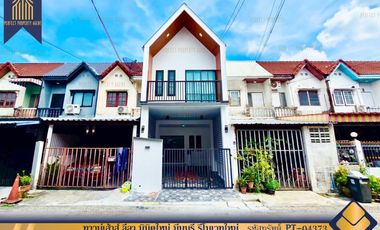 Casa adosada en venta de 3 habitaciones en Khlong Sam Wa, Bangkok