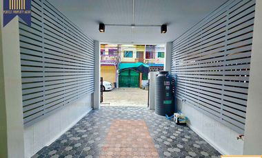 Casa adosada en venta de 3 habitaciones en Khlong Sam Wa, Bangkok