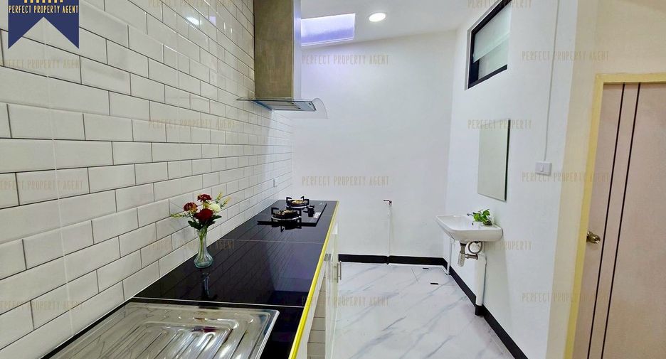 For sale 3 bedrooms townhouse in Khlong Sam Wa, Bangkok