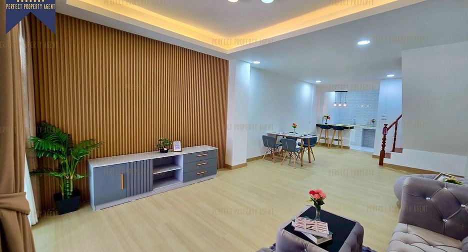 For sale 3 bedrooms townhouse in Khlong Sam Wa, Bangkok