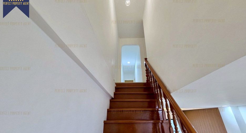 For sale 3 bedrooms townhouse in Khlong Sam Wa, Bangkok