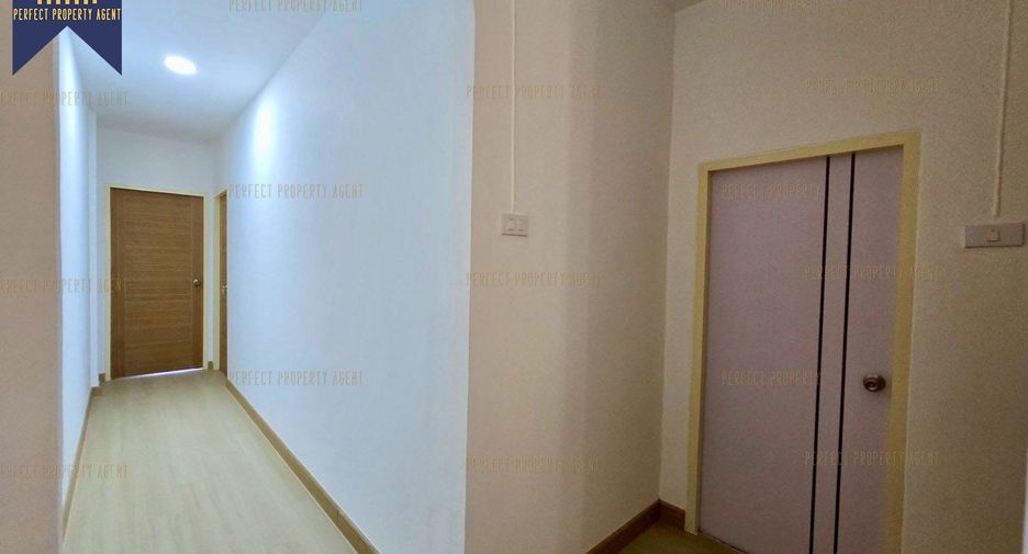 For sale 3 bedrooms townhouse in Khlong Sam Wa, Bangkok