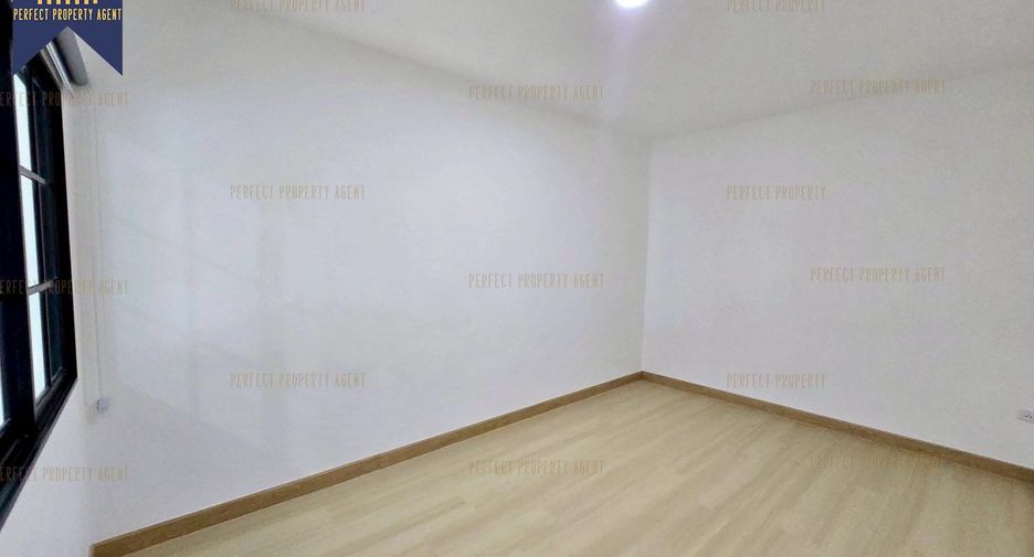 For sale 3 bedrooms townhouse in Khlong Sam Wa, Bangkok
