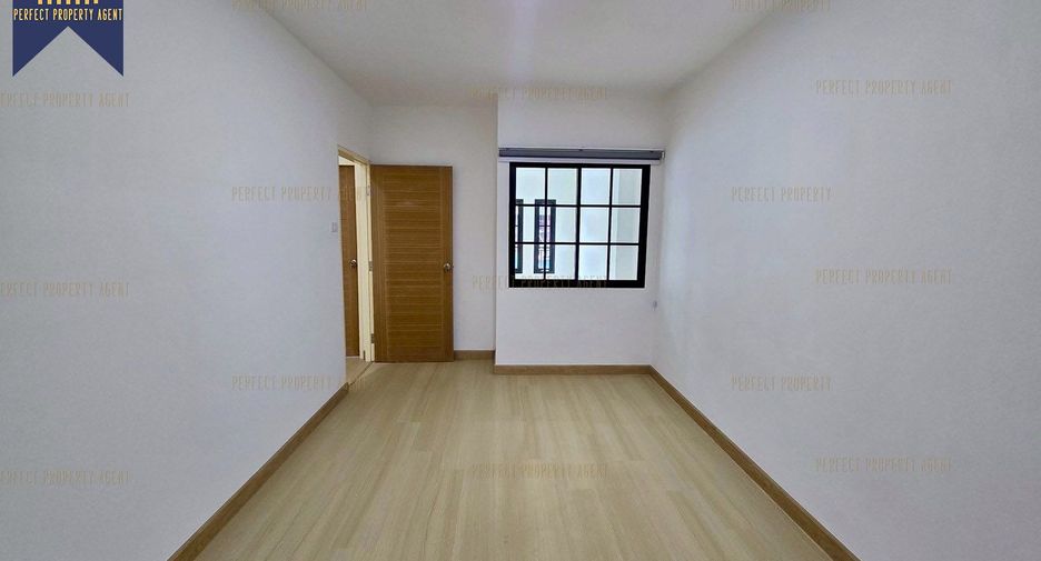 For sale 3 bedrooms townhouse in Khlong Sam Wa, Bangkok