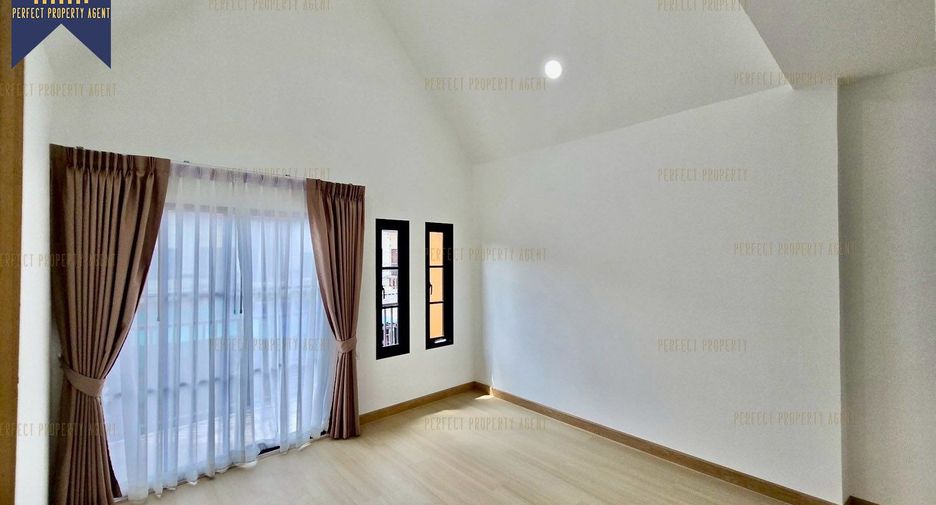 For sale 3 bedrooms townhouse in Khlong Sam Wa, Bangkok