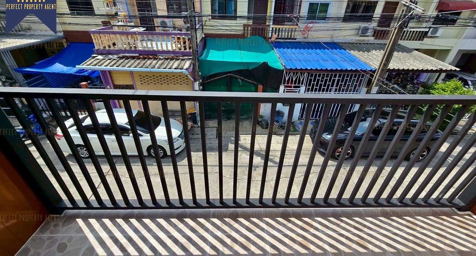 For sale 3 bedrooms townhouse in Khlong Sam Wa, Bangkok