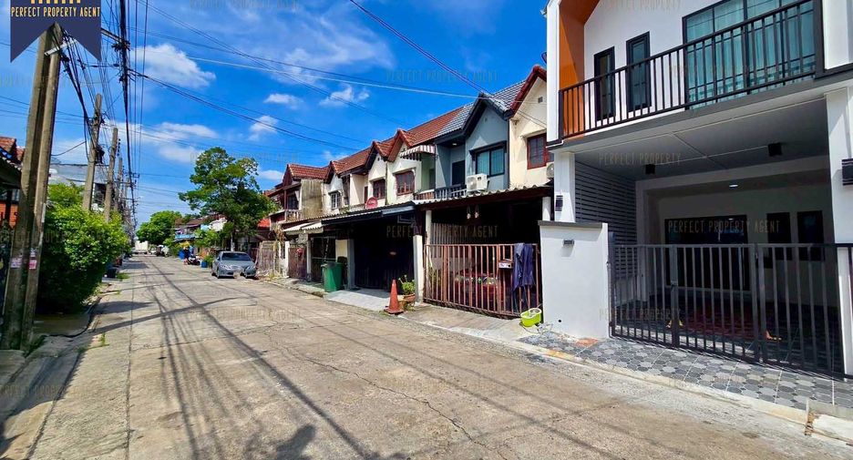 For sale 3 bedrooms townhouse in Khlong Sam Wa, Bangkok