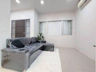 Продажа 2 спальни дом в Si Racha, Чонбури