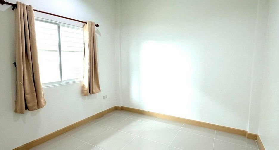 For sale 2 bedrooms townhouse in Phanat Nikhom, Chonburi