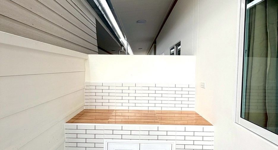 For sale 2 bedrooms townhouse in Phanat Nikhom, Chonburi