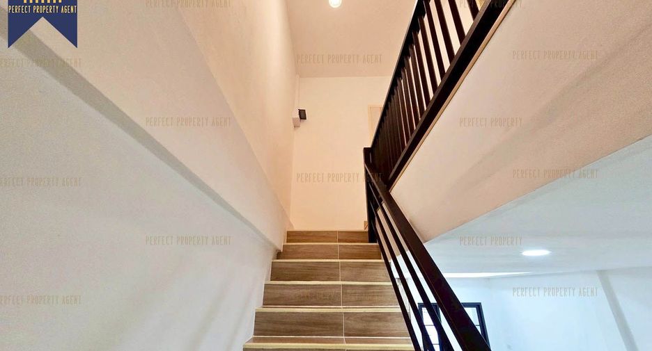 Reihenhaus zum Kauf mit 3 Zimmer in Wang Thonglang, Bangkok