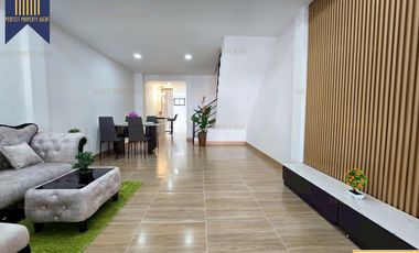 Casa adosada en venta de 3 habitaciones en Wang Thonglang, Bangkok