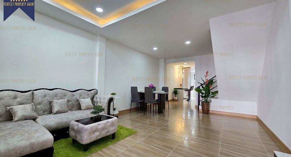 Reihenhaus zum Kauf mit 3 Zimmer in Wang Thonglang, Bangkok