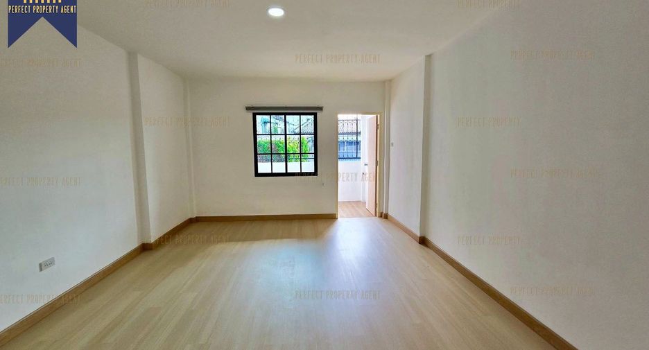 Reihenhaus zum Kauf mit 3 Zimmer in Wang Thonglang, Bangkok