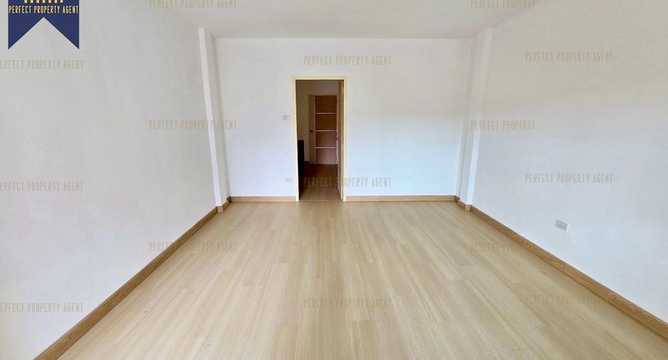 Reihenhaus zum Kauf mit 3 Zimmer in Wang Thonglang, Bangkok