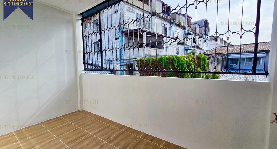 Reihenhaus zum Kauf mit 3 Zimmer in Wang Thonglang, Bangkok