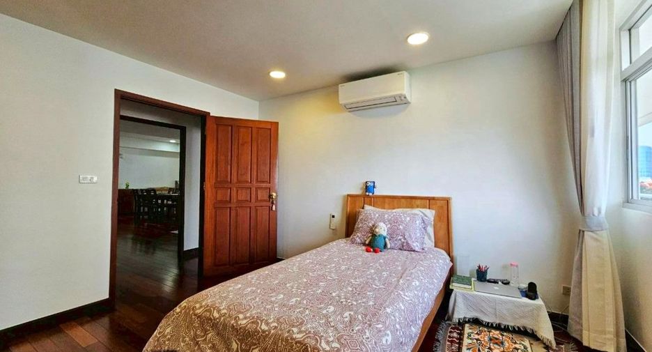 For rent and for sale 3 bedrooms condo in Khlong Toei, Bangkok