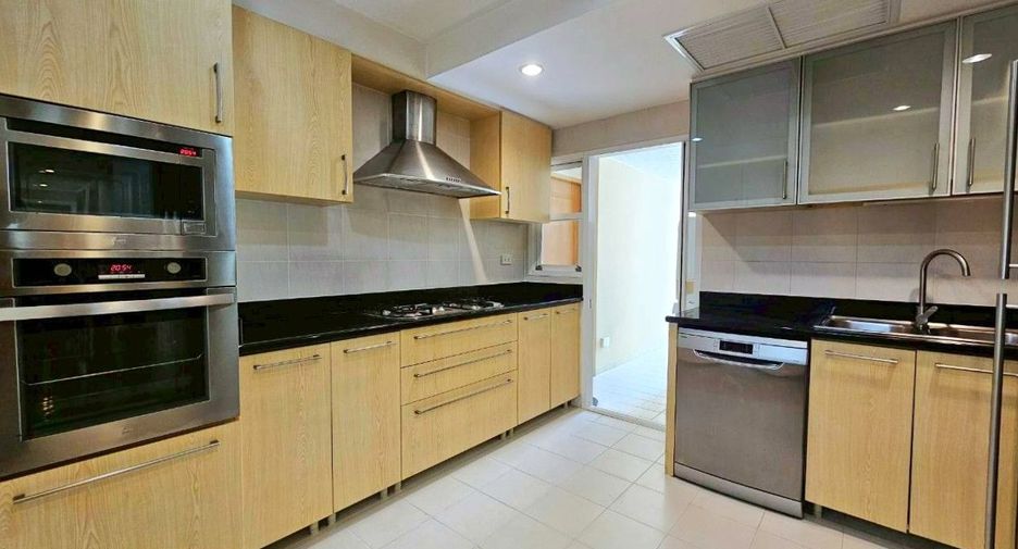 Apartamento en alquiler de 3 habitaciones en Khlong Toei, Bangkok